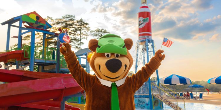 Yogi Bear at Jellystone in Pelahatchie, Mississippi